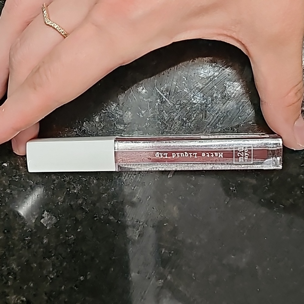 M2Ü NYC Queens shade matte liquid lip